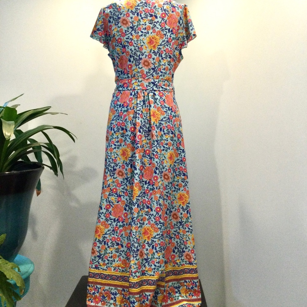 Gorgeous Floral Wrap Dress - Picture 10 of 13